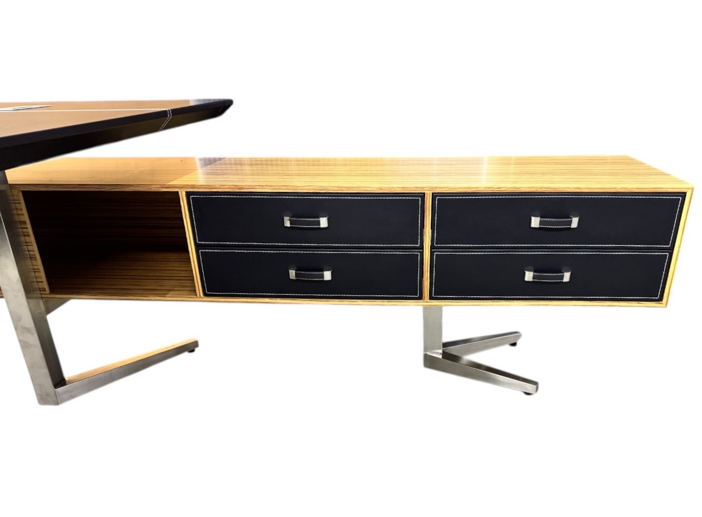 Büromöbel Chef Schreibtisch Bari schwarz - Holz Chef Büromöbel Edelstahl Füße